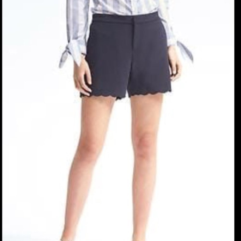 EUC Banana Republic scalloped shorts